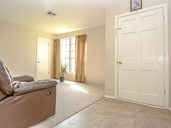 3rd image of 506 Pamela Dr