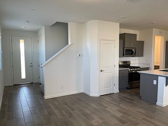 3rd image of 497 Farmhouse Ln