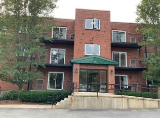 60 Broadlawn Park #1C, West Roxbury, MA 02132
