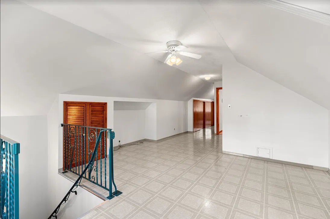 6 bed, $7,800 — Photo 3