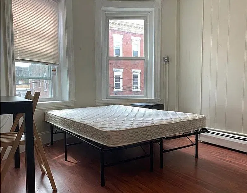 2 Room D — Photo 2