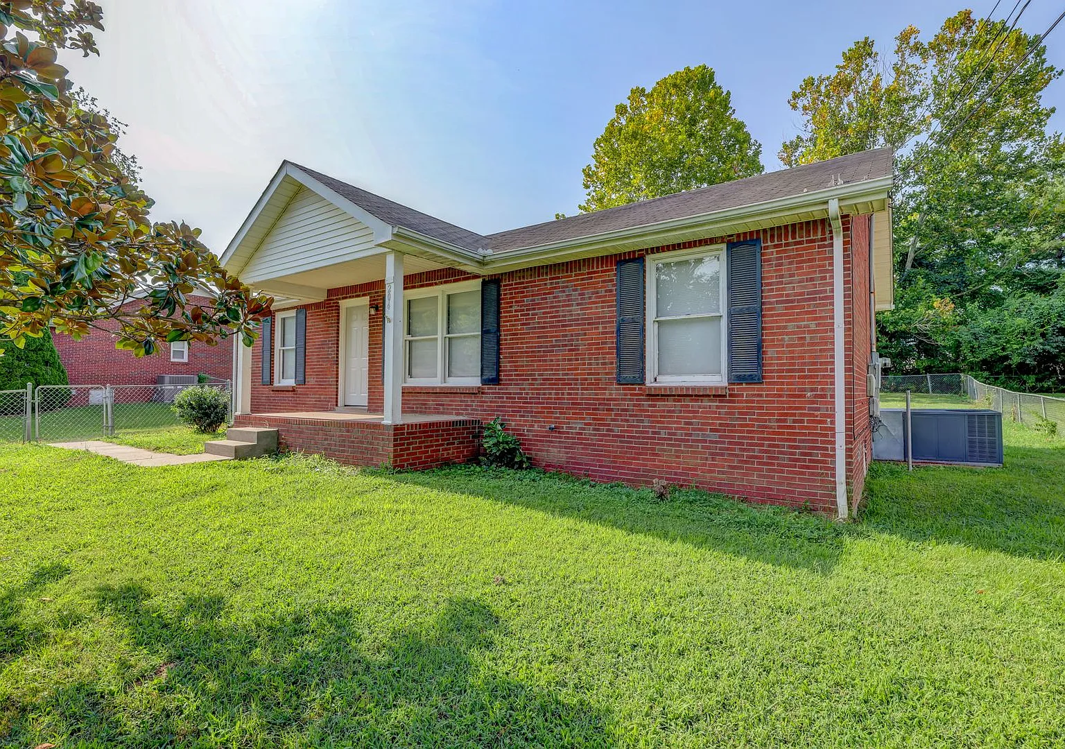 Sweet 3 Bed 2 Bath In Perfect Location At Perfect Price. — Photo 3