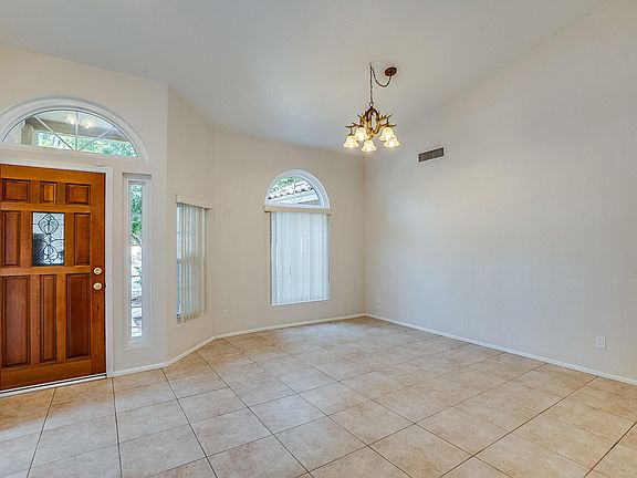 5th image of 3117 N 109th Dr