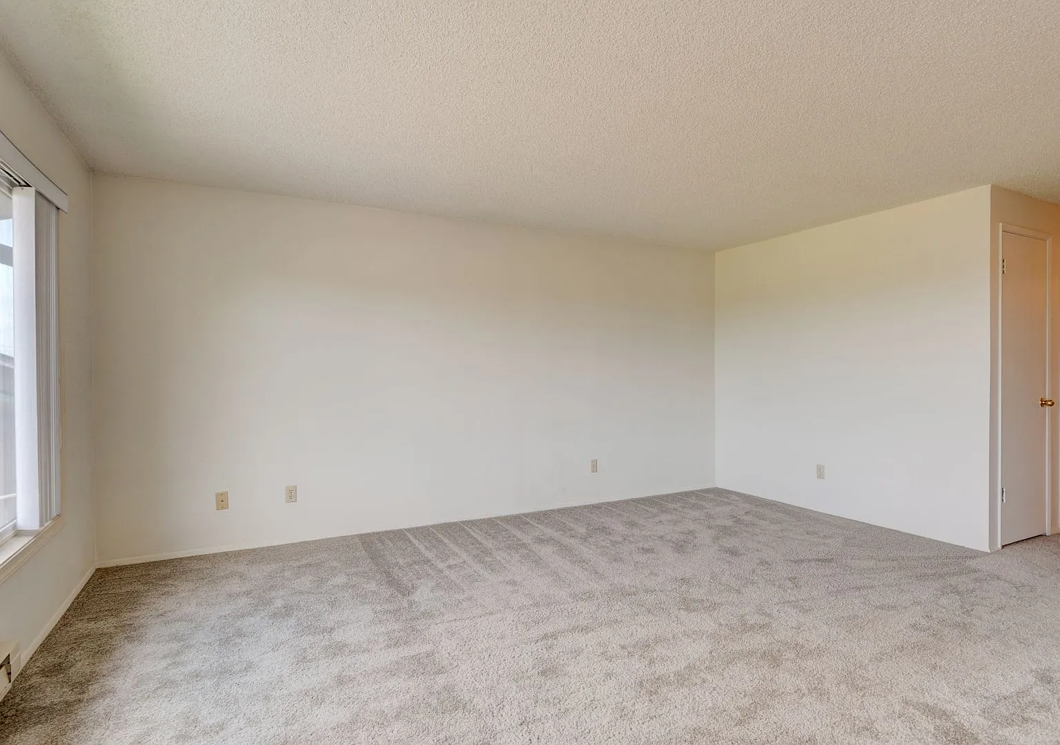 M0646-Prairie Village - 304 N. Main St — Photo 3