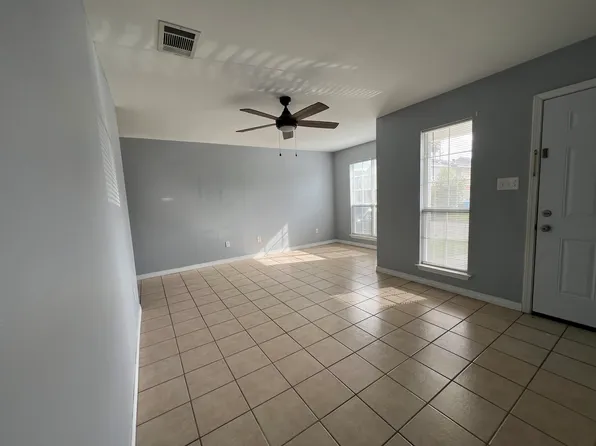 40 Carriage Ln, Destrehan, LA 70047