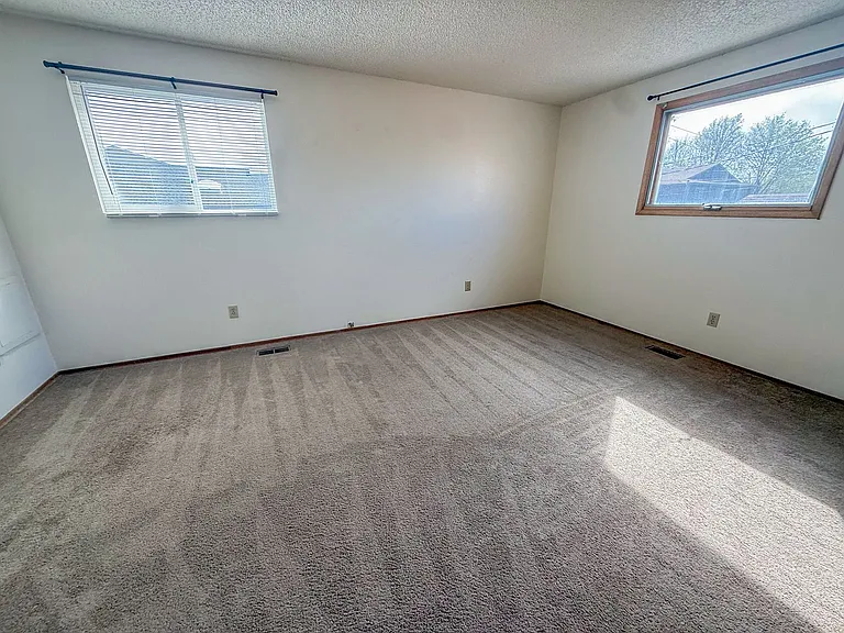 126 E Barker St — Photo 7