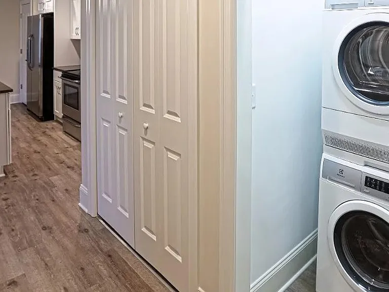 2 Bedroom / 1 Bath - Laundry