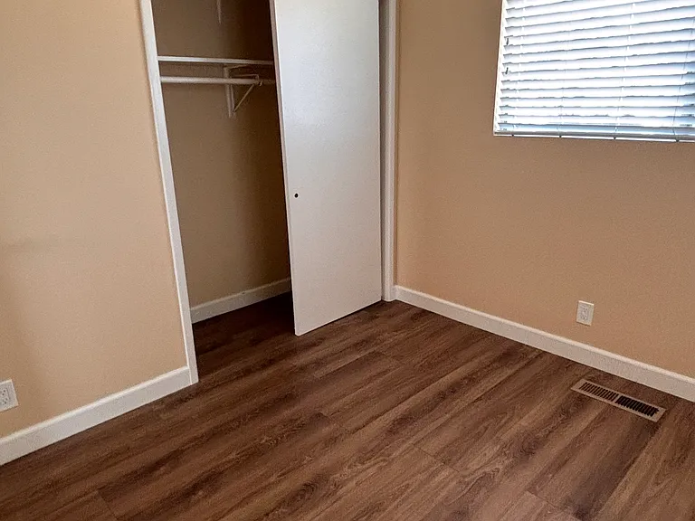 10449 Pioneer Ave — Photo 20