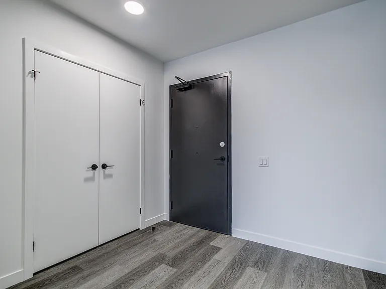 388 King St E #410 — Photo 11