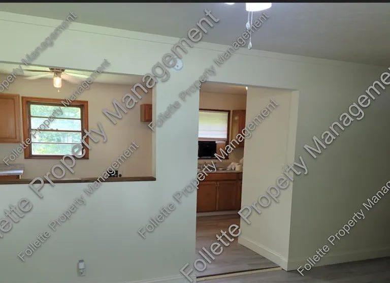905 W Forrest St — Photo 2