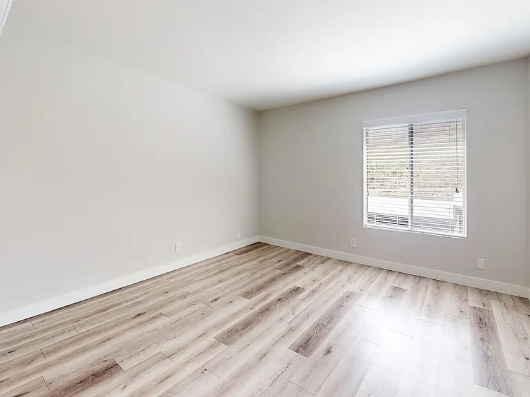 Charter Oaks Apartments — Photo 15