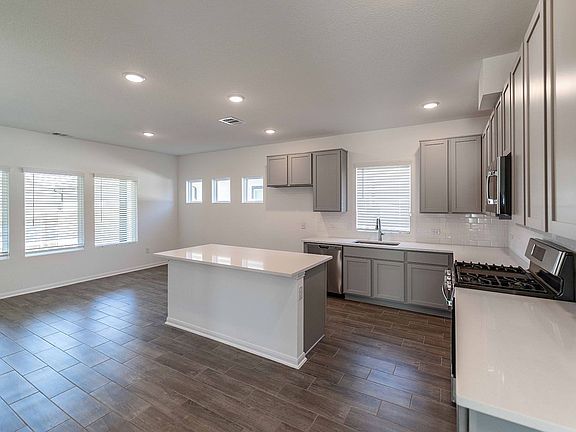 5th image of 310 Ravens Crest Dr
