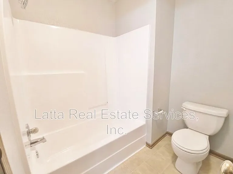 2115 Highridge Dr #C — Photo 11