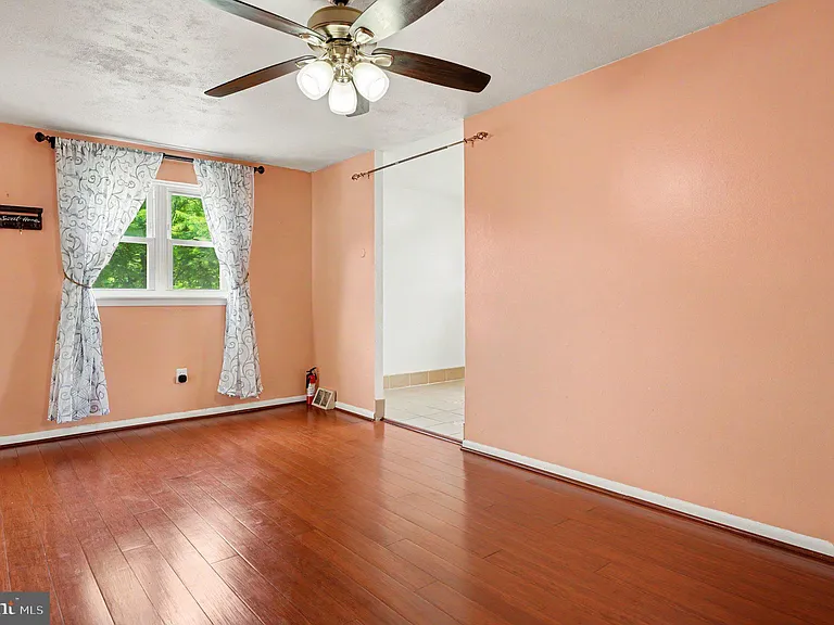 653 Franklin St — Photo 8