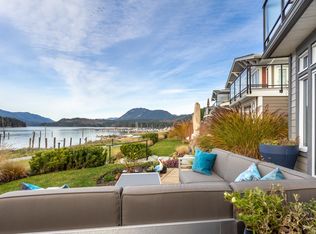 5937 Beachgate Ln, Sechelt, BC V7Z0S3