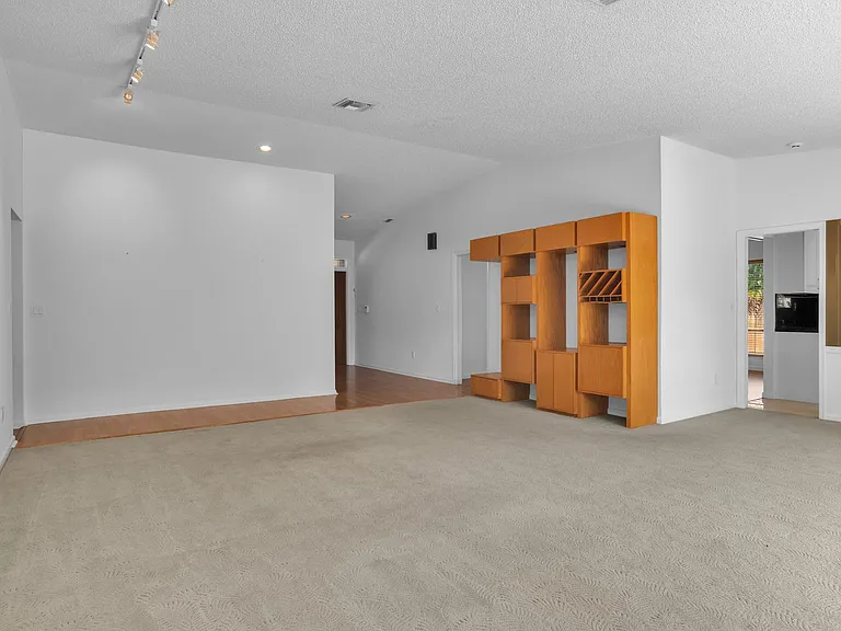 21131 Highland Lakes Blvd — Photo 4