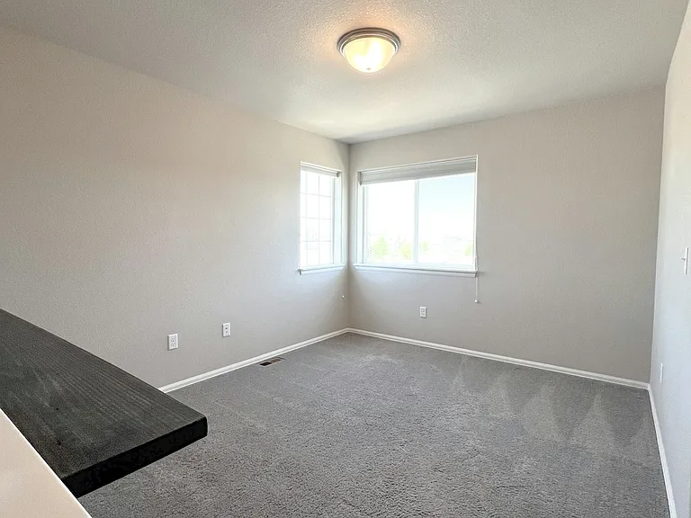 2618 Emerald St — Photo 16