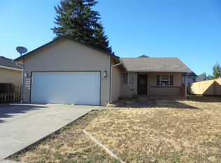 814 Arthur Ave, Cottage Grove, OR 97424