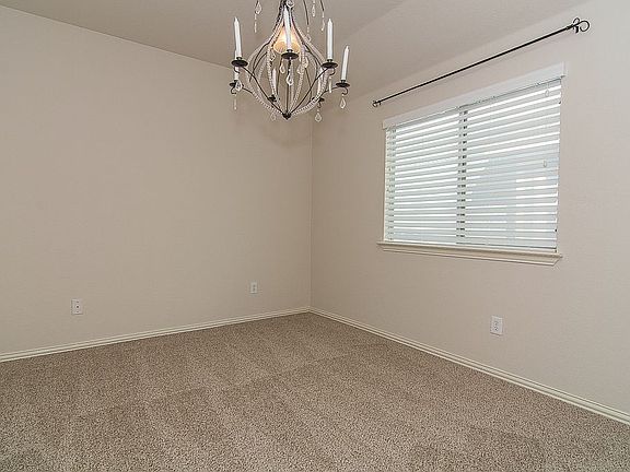 3rd image of 1608 Oakcrest Dr