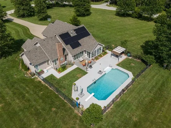 115 Signal Oak Ct, Baldwin City, KS 66006