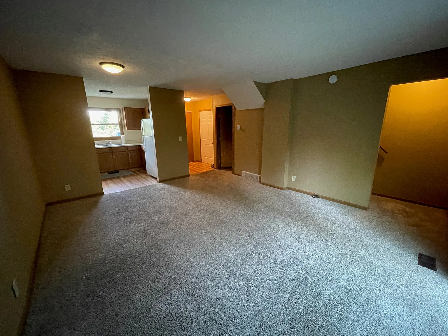 3 bed, 920 sqft, $1,750 — Photo 2