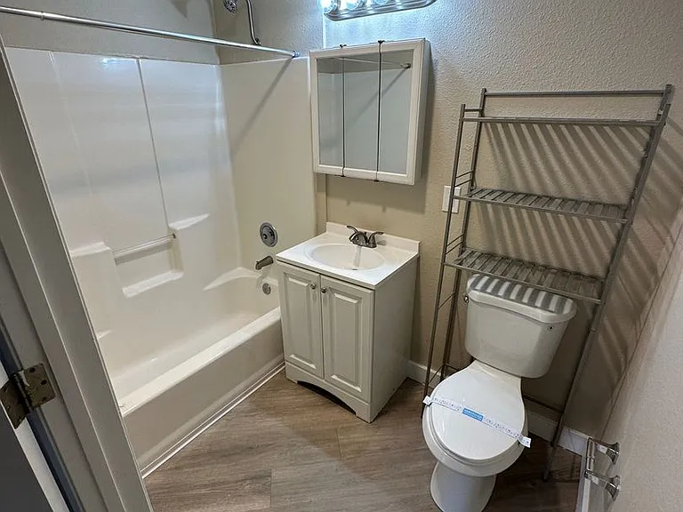 121 NW 21st St #23 — Photo 11