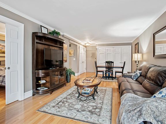 3rd image of 401 E 74th St APT 10S