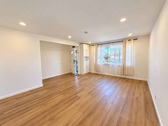 2nd image of 1060 Edgemere Ln