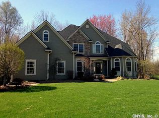 3022 Crocus Ln, Baldwinsville, NY