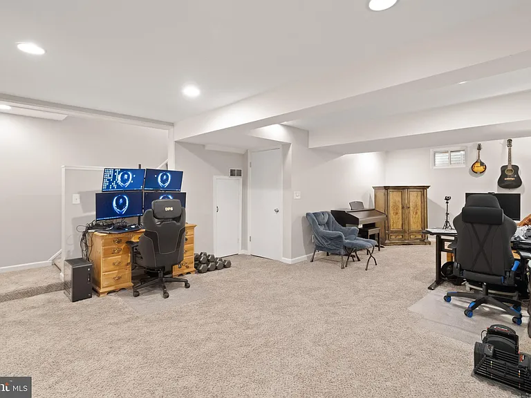 8573 Tyrolean Way — Photo 28