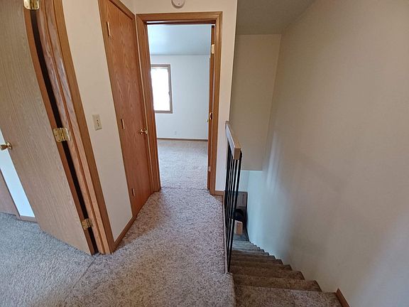 4th image of 3727 Parkway Blvd #F