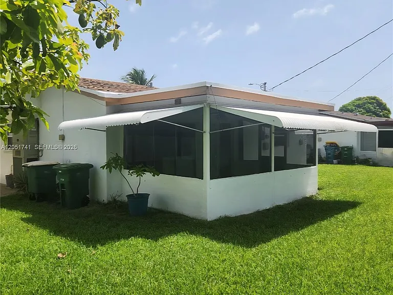 2710 NW 52nd Pl — Photo 2