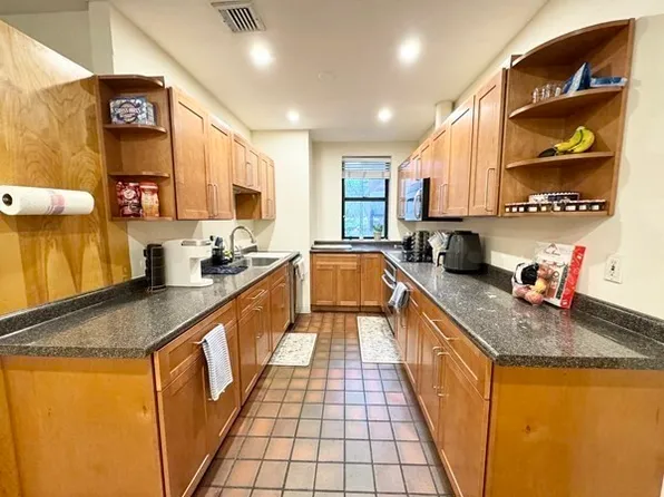 96 Gainsborough St Unit 103W, Boston, MA 02115