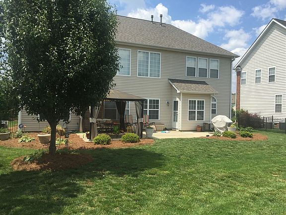 Spacious flat fenced in yard