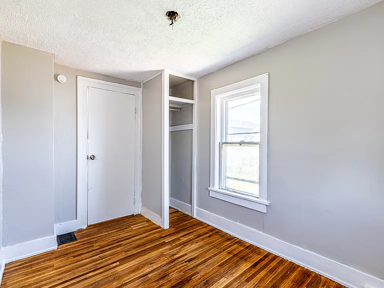 279-279.5 Adams St #C — Photo 19