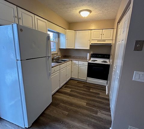 5th image of 12 Bryant Ln #1