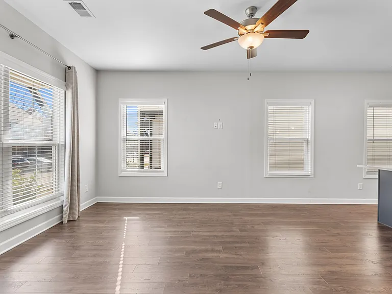 1067 Emery Bay Cir — Photo 5