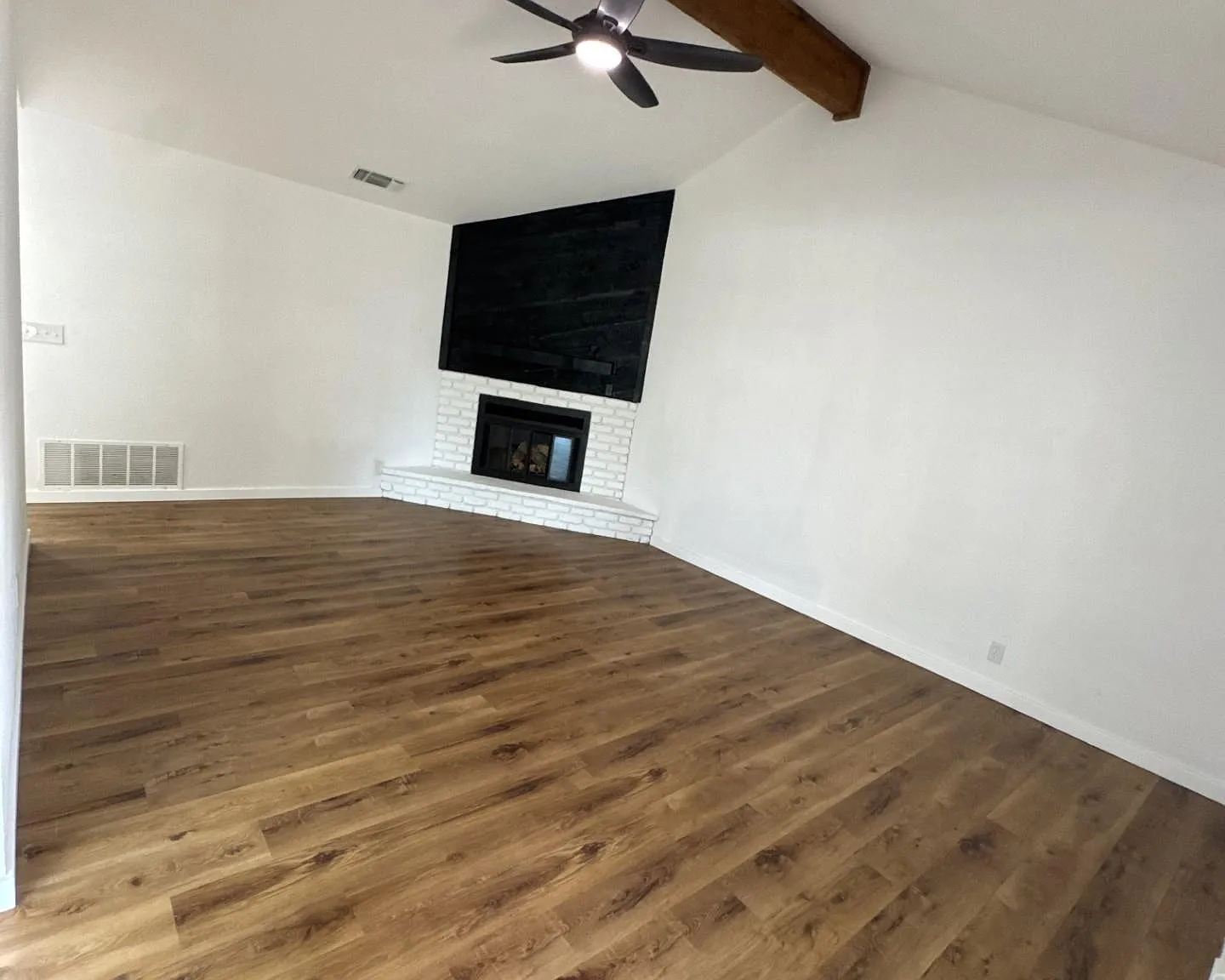 3 bed, 2.0 bath, 1154 sqft, $1,900 — Photo 4