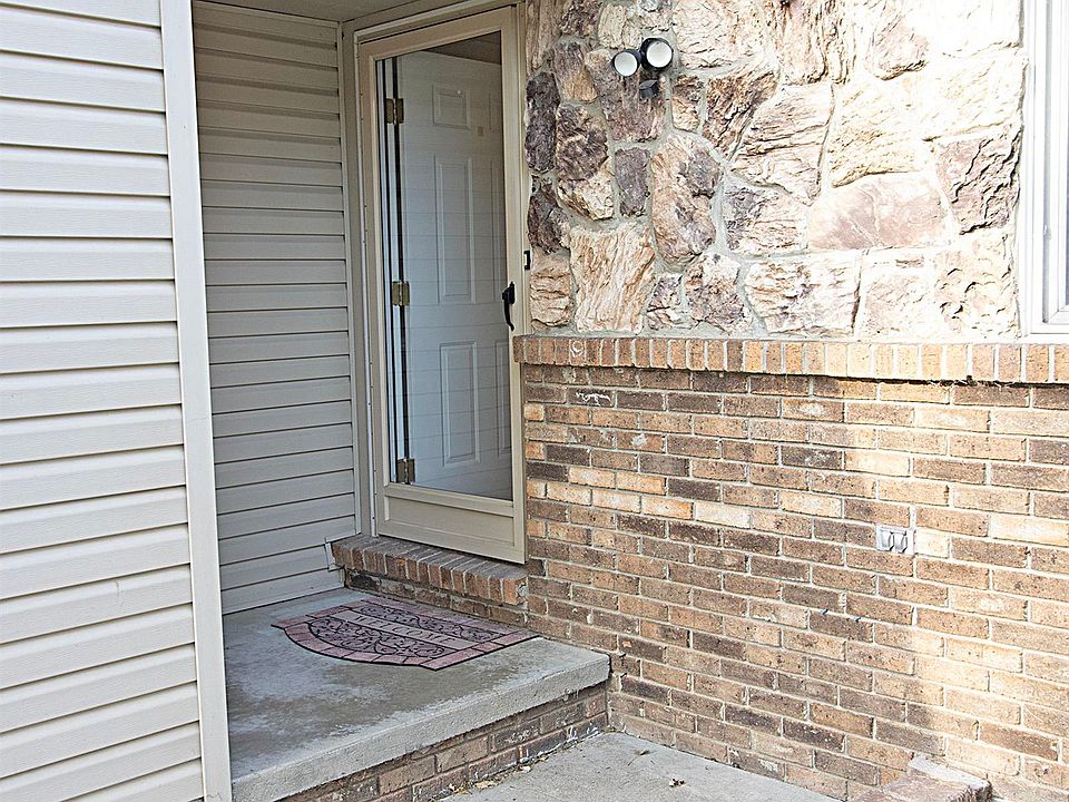 33115 Killewald St, photo 5