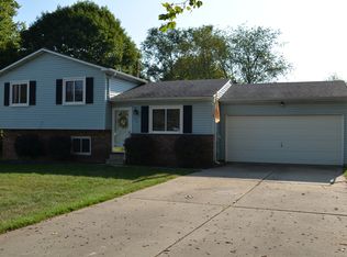 273 Woodlake Dr, Brighton, MI