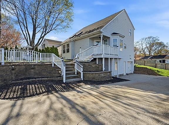 3rd image of 31 Sayville Road