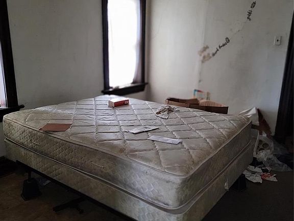 4th image of 4416 Lee Ave