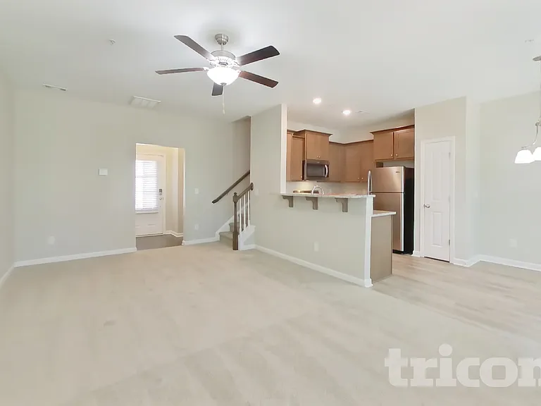324 Kinsale Dr — Photo 4