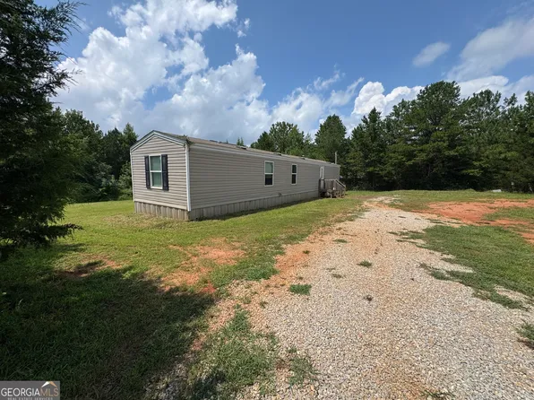 330 Edgewater Ln, Hartwell, GA 30643