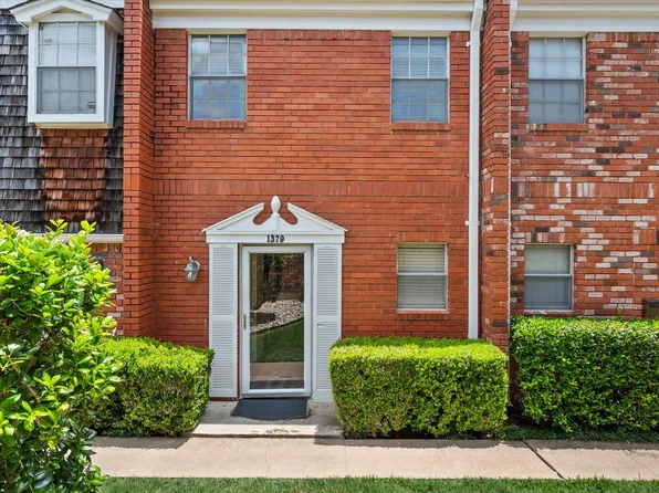 1379 Roaring Springs Rd, Fort Worth, TX 76114