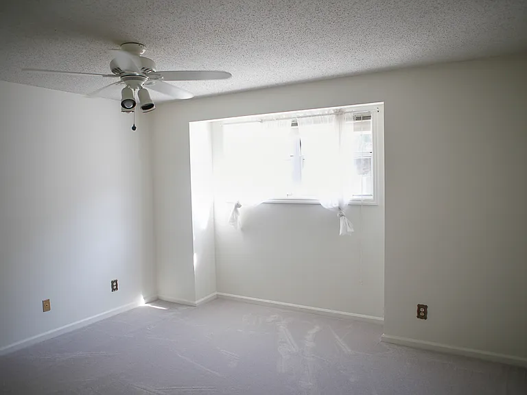 Second bedroom with no furniture
