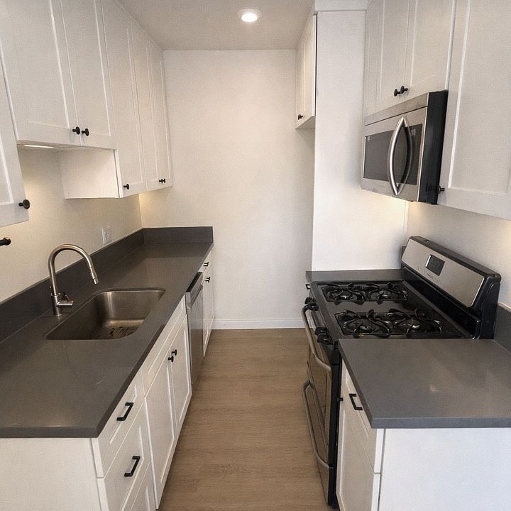 1st image of 2408 Ocean Park Blvd APT 3