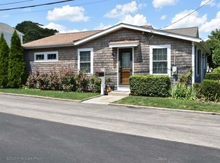 95 Herbert St, Warwick, RI 02818