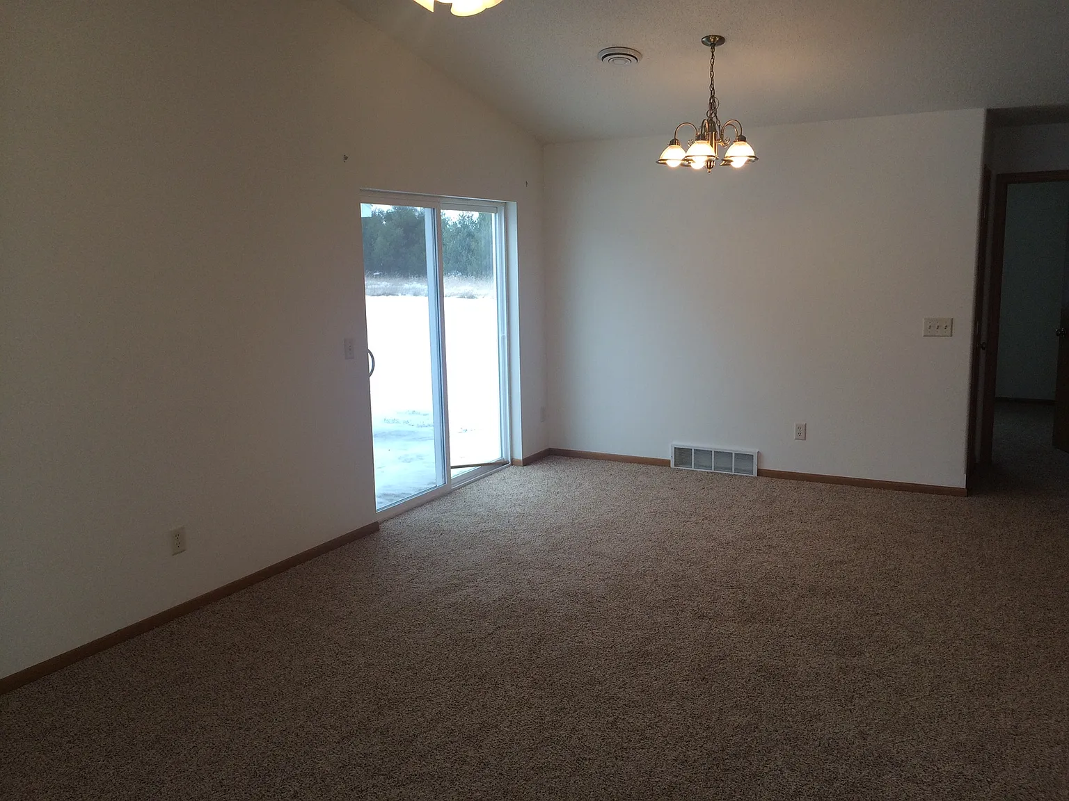 2 bed, 1.5 bath, 1250 sqft, $1,295 — Photo 4