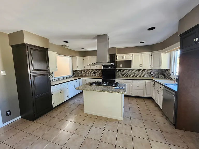 827 Savitt Pl — Photo 9